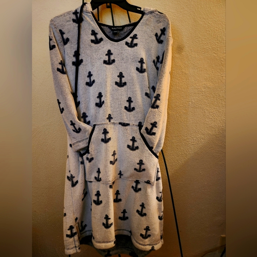 NWT WOMAN'S NAUTICA BATH ROBE